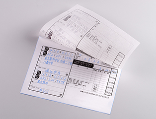 複写式伝票に使用するノーカーボン紙の見本